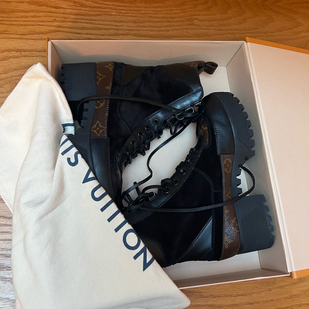 Louis Vuitton laureate boots